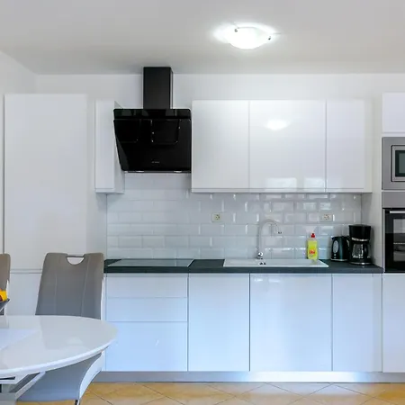 Senad - Veliki - Mpolo Apartment Medulin